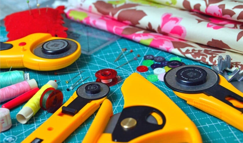 Ook voor kapotte kledingstukken is het Repair Café het juiste adres.