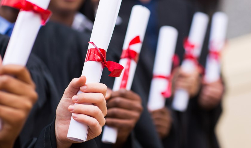 De MBO Raad roept werkgevers op waakzaam te zijn op valse diploma's.