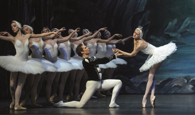 De romantische balletvoorstelling 'Het Zwanenmeer'