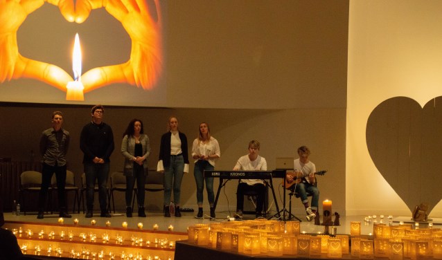 Op 8 december om 19.00 uur worden alle lichtjes aangestoken om stil te staan bij overleden kinderen.