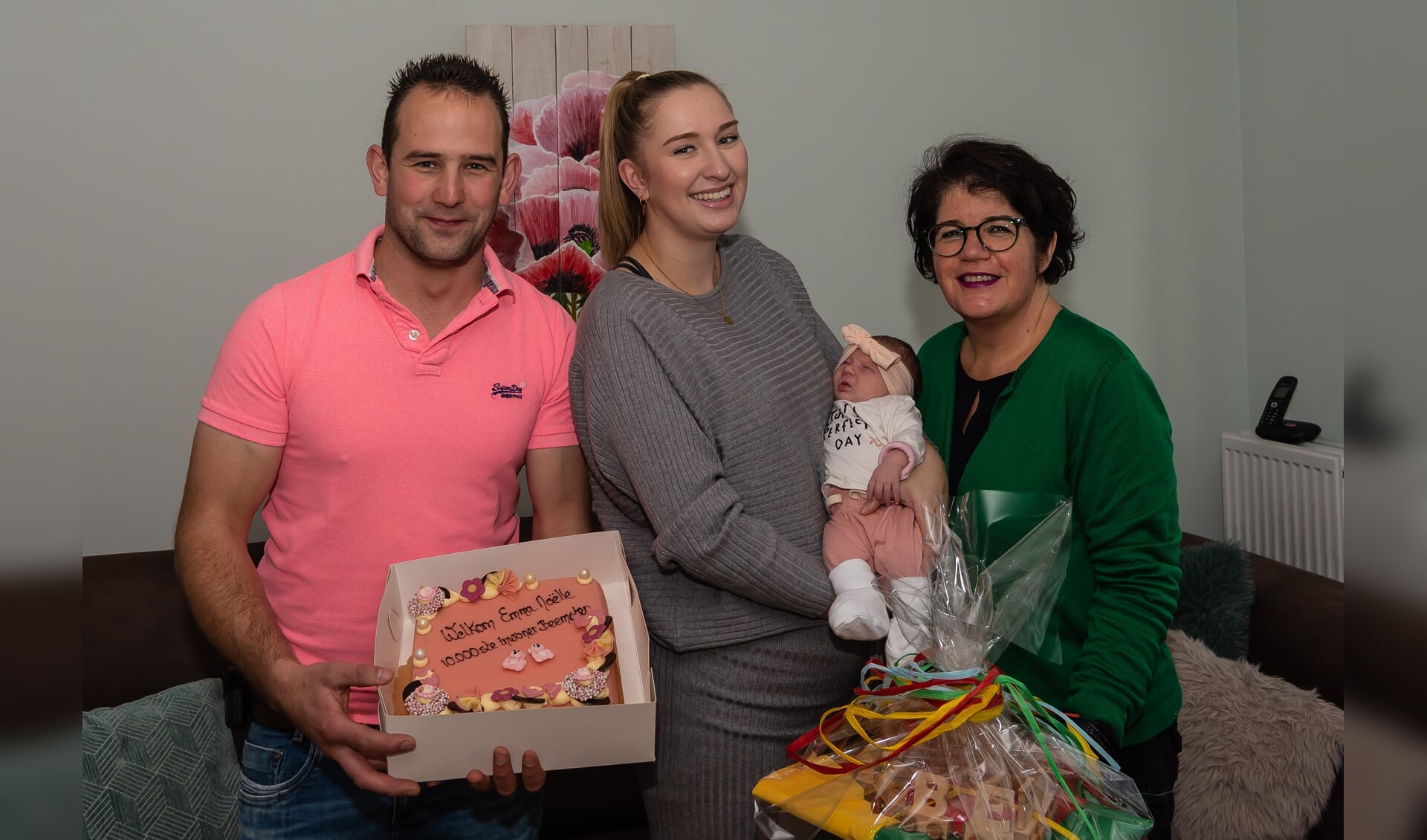 De kersverse Beemsterlinge omringd door haar ouders Arjan en Noëlle en burgemeester Joyce van Beek