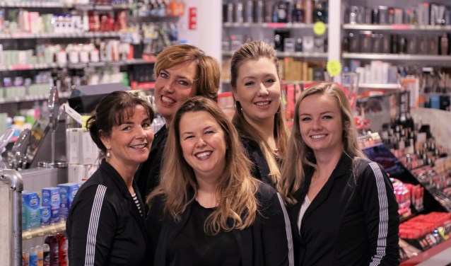 Het team van Drogisterij Parfumerie Sandra.