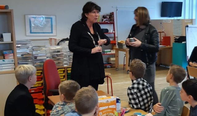 Hoog bezoek op Daltonschool de Branding
