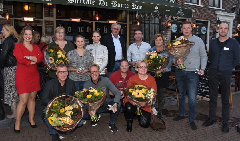 Alle genomineerden en beide voorzitters van de PRO gingen na afloop op de foto