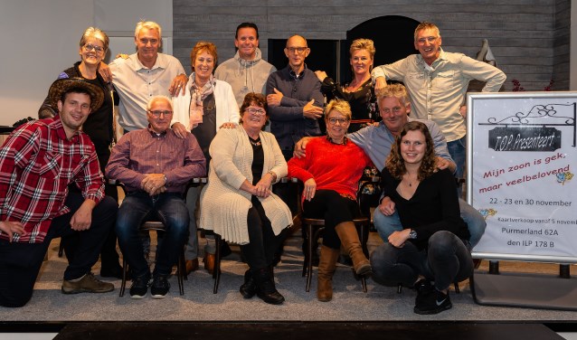 De repetities zijn in volle gang. In de pauze even tijd voor een groepsfoto.