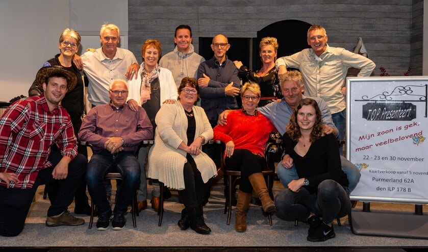 De repetities zijn in volle gang. In de pauze even tijd voor een groepsfoto.