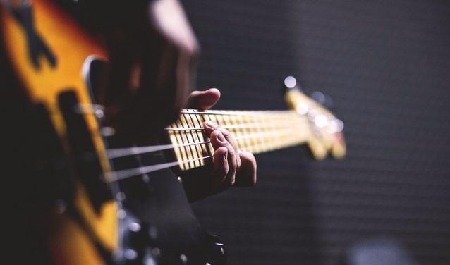 Het koor is op zoek naar een nieuwe gitarist
