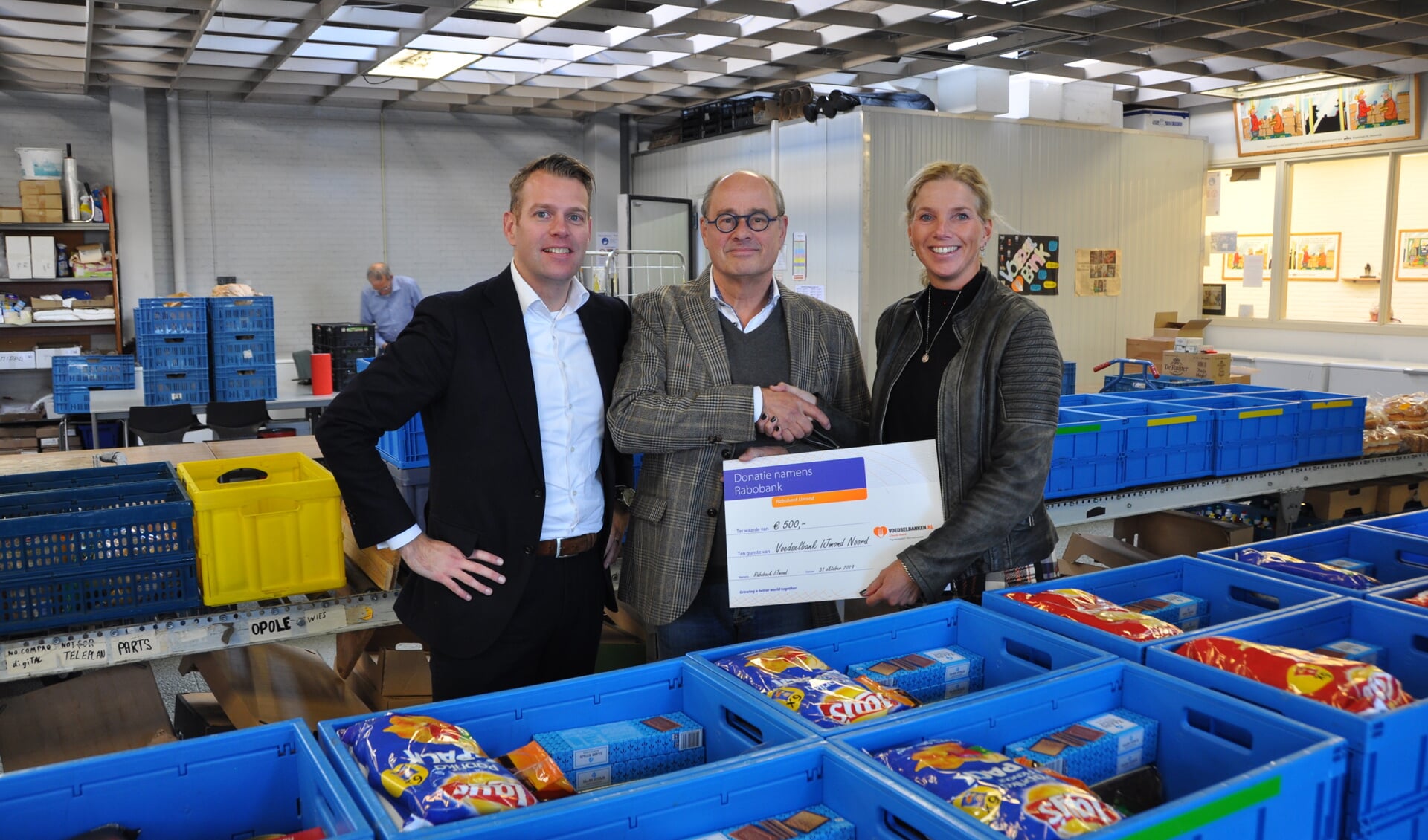 De voedselbanken in de IJmond krijgen financieel steun van de Rabobank IJmond. 