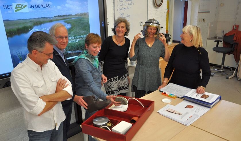 De Stichting Oer-IJ heeft woensdagmiddag in de basisschool De Molenhoek te Uitgeest het educatieproject gepresenteerd dat leerkrachten op de scholen in de regio kunnen gaan gebruiken.