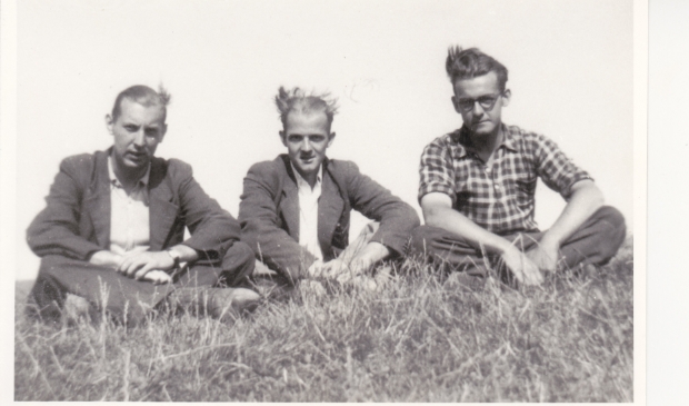 Wim Doove (l) met zijn onderduikmaten Dicky en Ton.