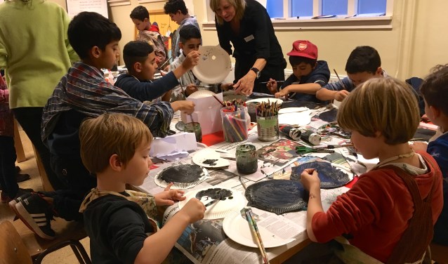 Al vanaf 2007 maken kinderen uit Amsterdam noord elk jaar surprised bij Eerste Hulp bij Noordje.