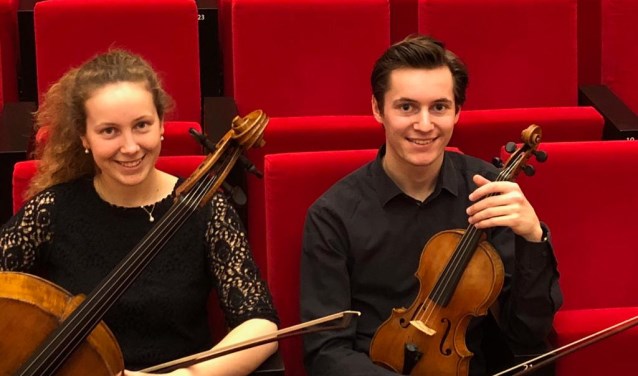 Charlotte en Maxime Gulikers spelen mooie klassieke muziek.