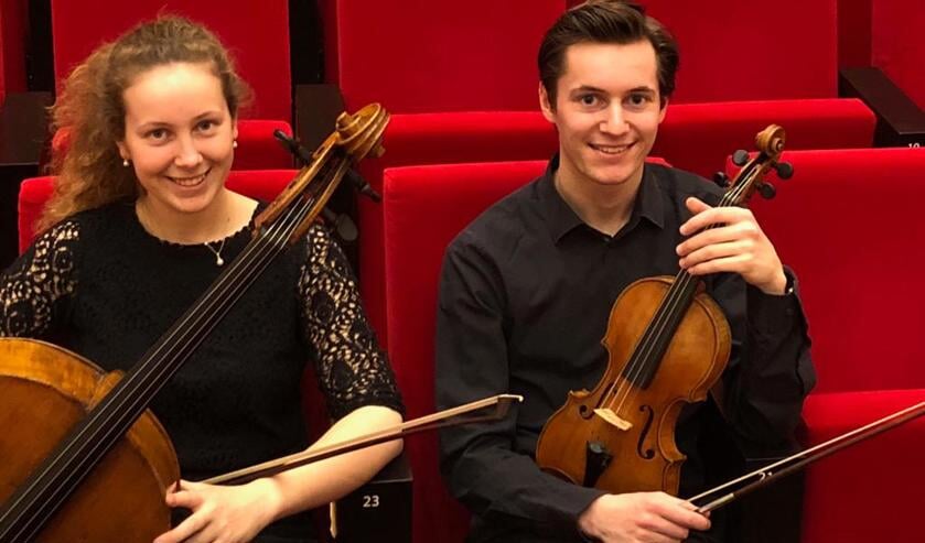 Charlotte en Maxime Gulikers spelen mooie klassieke muziek.