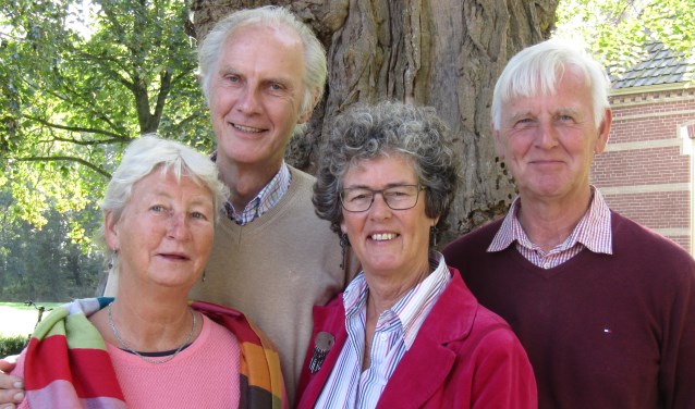 Tiny Laan, Cees Jonker, Anne de Bruin en Cees Bakker vertellen over hun hobby.