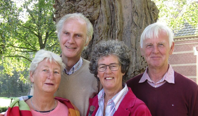 Tiny Laan, Cees Jonker, Anne de Bruin en Cees Bakker vertellen over hun hobby.