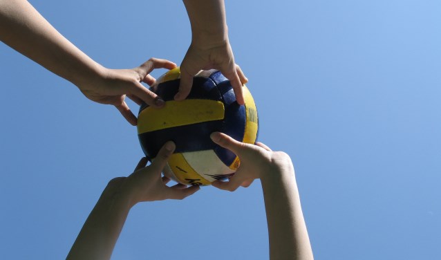 Samen volleyballen, ja gezellig!