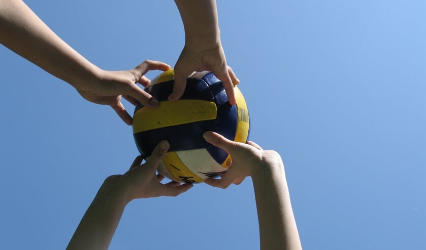 Samen volleyballen, ja gezellig!