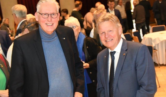 Frits Bouwer (links) en Jaap Bond trots op het CDA-speld.