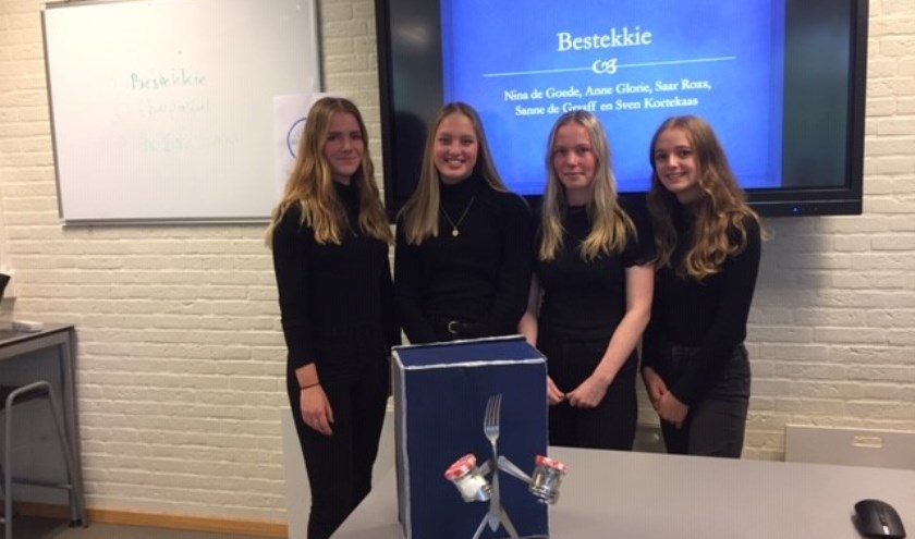 Deze leerlingen van het Clusius staan achter het Bestekkie.