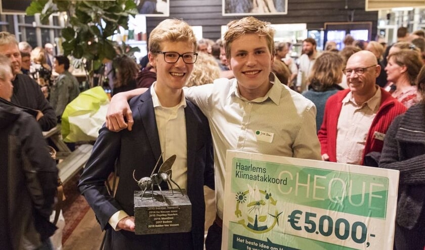 Maarten Hulsman en Jelle Brans zijn ontzettend blij met de prijs.