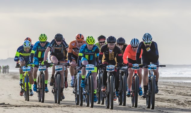 De Subaru BeachBatlle op de stranden van Wijk aan Zee, Heemskerk en Velsen-Noord. 