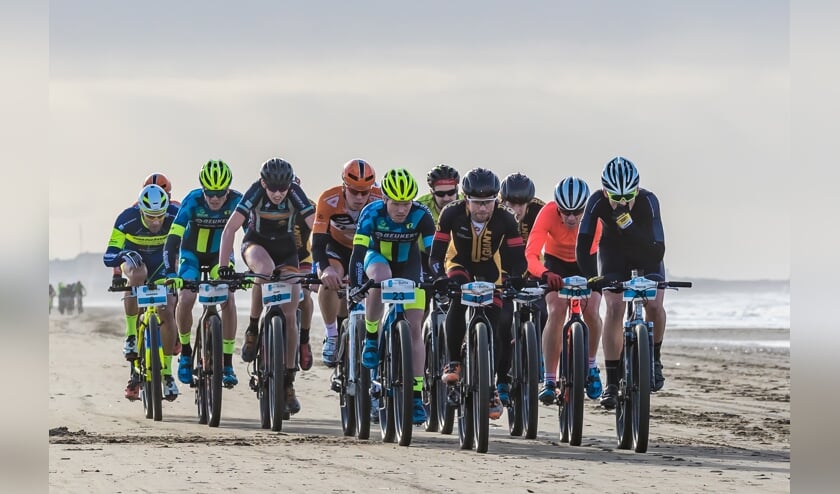 De Subaru BeachBatlle op de stranden van Wijk aan Zee, Heemskerk en Velsen-Noord. 