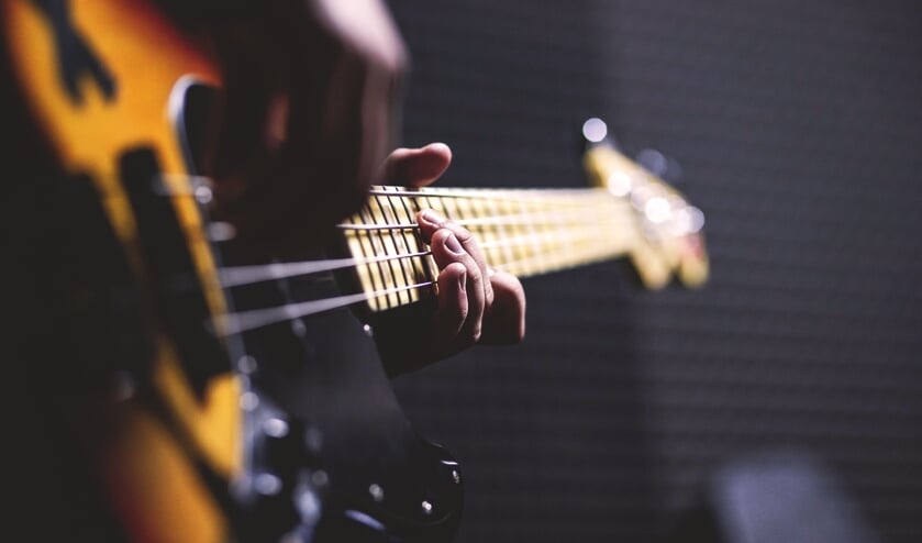 Het koor is op zoek naar een nieuwe gitarist
