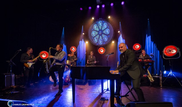 Alexander Broussard zingt Billy Joel.