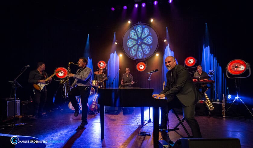 Alexander Broussard zingt Billy Joel.