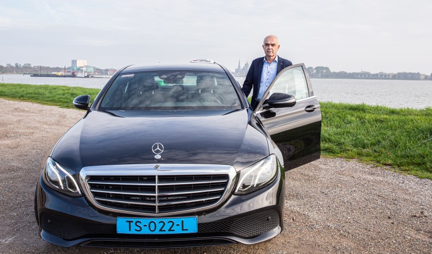 Directeur Sjaak Hoek: "Voor het MKB doet de Hoornse Taxicentrale ook de nodige vervoersopdrachten."