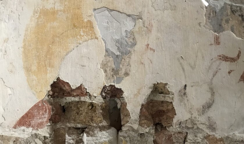 De nieuw gevonden muurschildering, de heilige Apollonia.