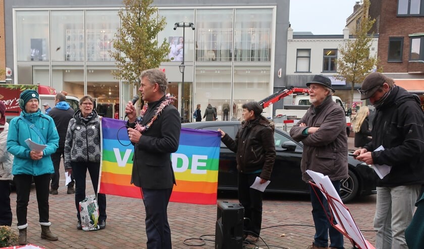 Burgemeester Smit doet het woord.