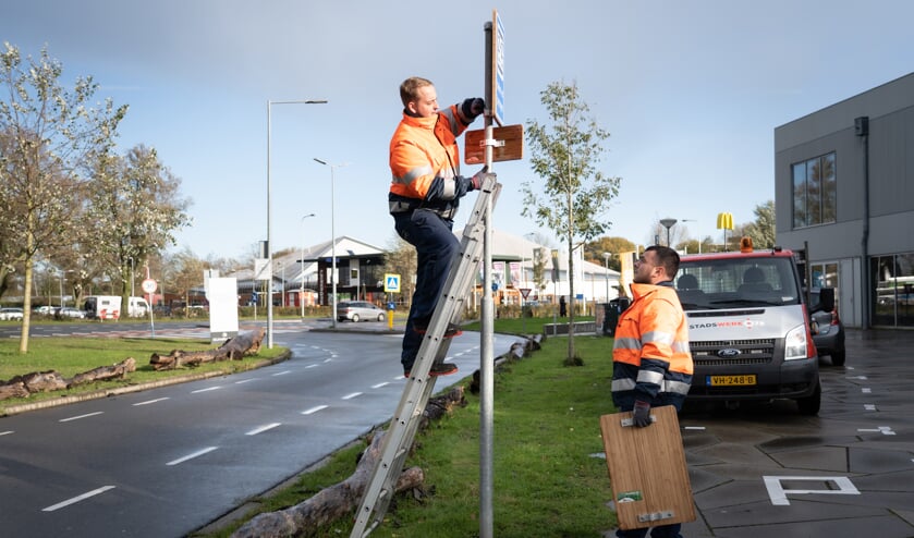 Alkmaar houdt een pilot met verkeersborden van bamboe.