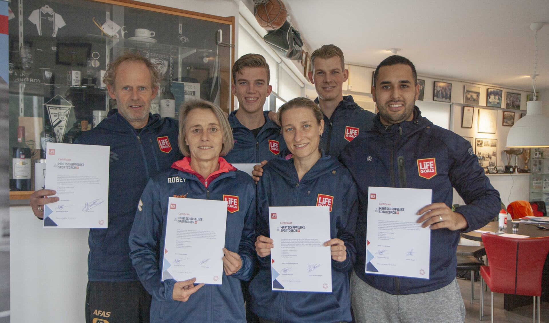 (boven) Jan Beuckens en Bas Ligthart (v.v. Kolping Boys), Jelle Kramer (Reakt/Actief Talent), Younes Abrari (Sport-Z), (onder) Debby Kuijper (Brijder Verslavingszorg) en Anne-Barbara Ankum (GGZ Noord-Holland-Noord). Niet op de foto: Thomas Botman van Sport-Z.