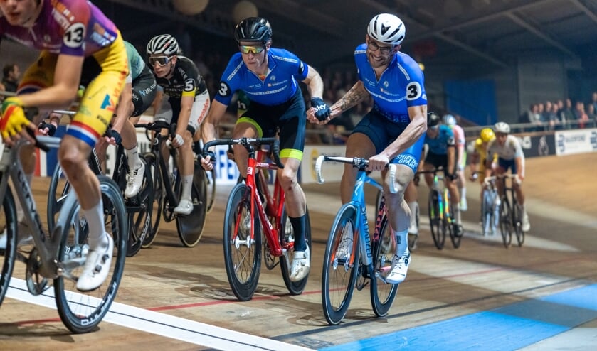 Aflossing tijdens finale ploegenachtervolging