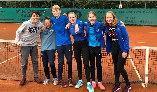 Op de foto van links naar rechts: Thierry, Mats, Thomas, Yelina, Renske en Sanne. Niet op de foto Sven.