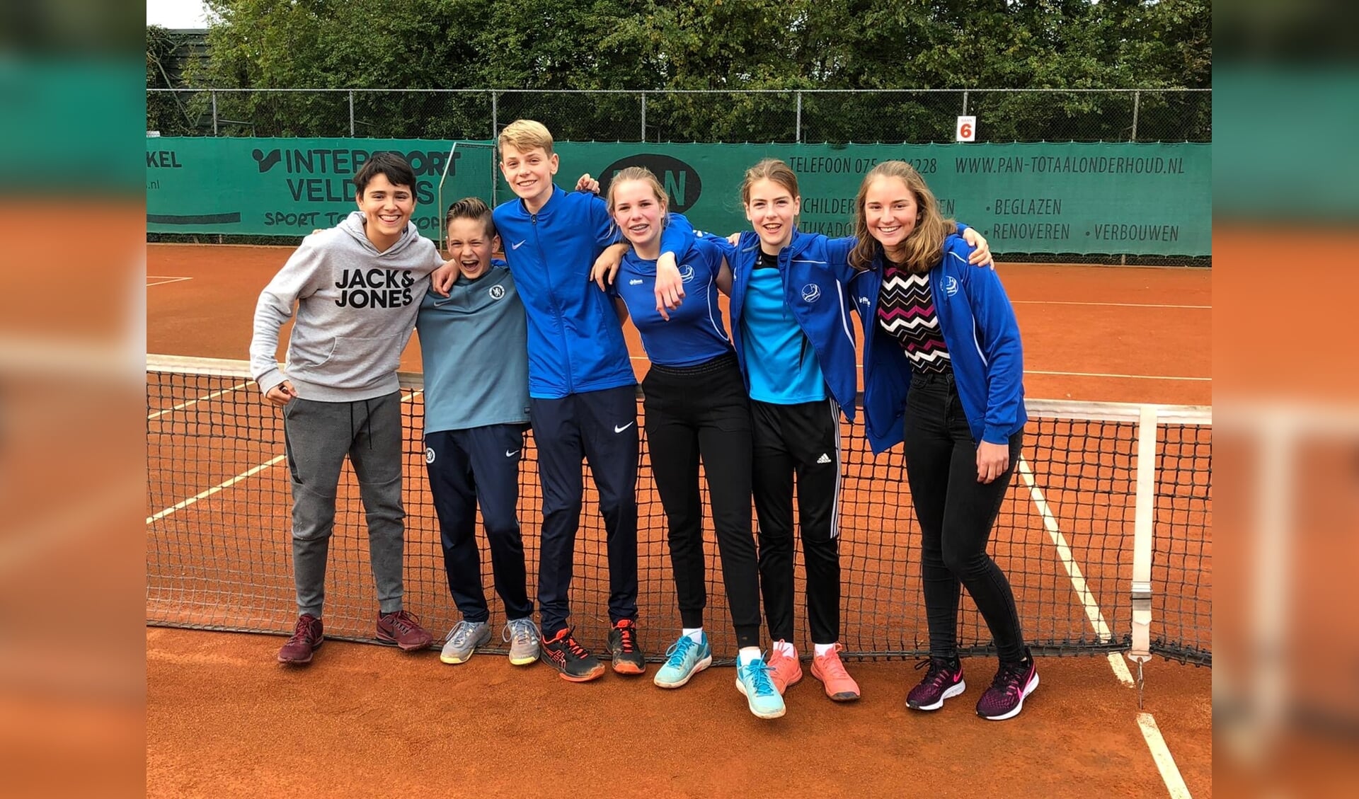 Op de foto van links naar rechts: Thierry, Mats, Thomas, Yelina, Renske en Sanne. Niet op de foto Sven.