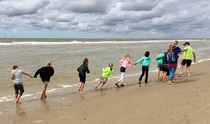 Korren in de branding van Bergen aan Zee.