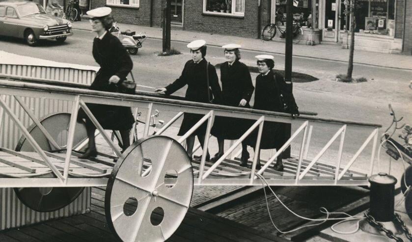 Marva's aan boord van de Hr. Ms. ' Schorpioen' aan de Zuidstraat.