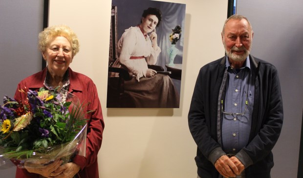 Broer en zus Steffelaar na de onthulling.