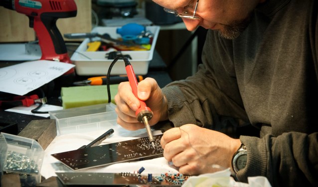 In het Repair Café blijkt vaak dat kapotte apparaten best nog wel te redden zijn.