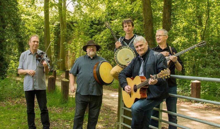 De folkband Coracle met de Ierse zanger Jim Spiers.