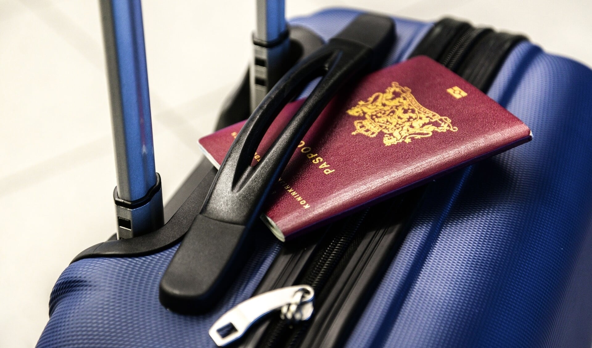 Vraag op tijd je paspoort aan en voorkom problemen bij de douane.