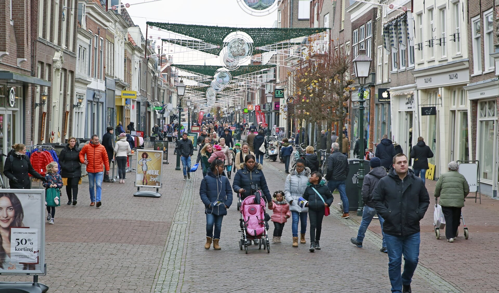 Ook de winkels in de Hoornse binnenstad doen volop mee aan Black Friday.