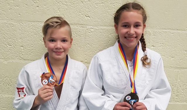 Thomas Vermeer met het brons en Xuxa Blom met haar gouden medaille.