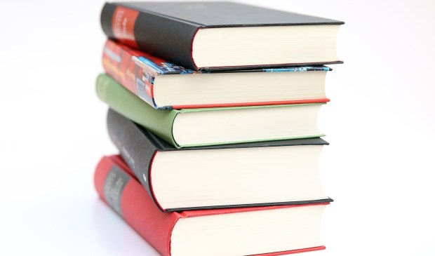 Een stapel boeken.