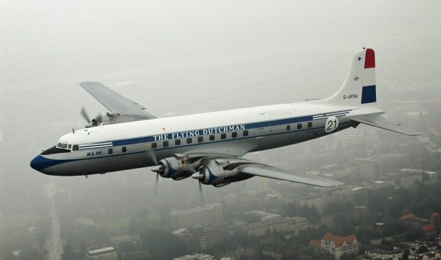 Een DC6B van de KLM, hetzelfde type als het vliegtuig dat in 1954 neerstortte bij Bergen aan Zee.
