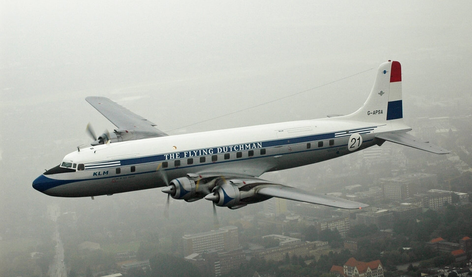 Een DC6B van de KLM, hetzelfde type als het vliegtuig dat in 1954 neerstortte bij Bergen aan Zee.