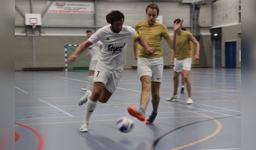 Reyez! (in het wit) boekt zijn eerste overwinning.