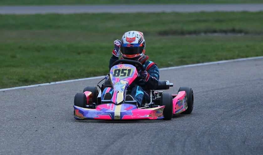 Zaankanter Dylan Visser knalt naar kampioenschap in de Mini-klasse.